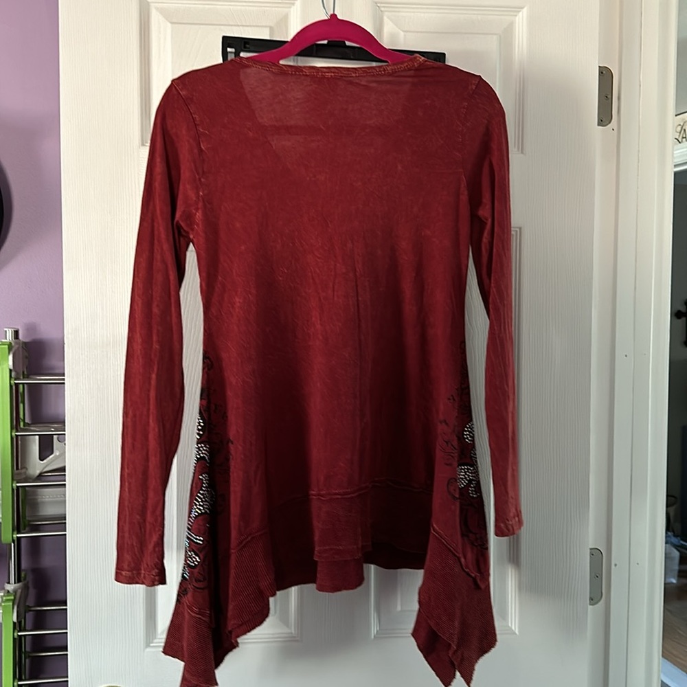NWOT Shirt, Handkerchief Sides - Picture 3 of 3
